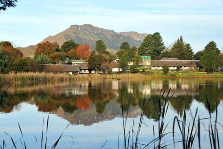 Drakensberg White Mountain Backpackers Hotel Есткорт Екстериор снимка